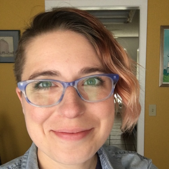 Meet your Posher, Kay - Picture 1 of 1